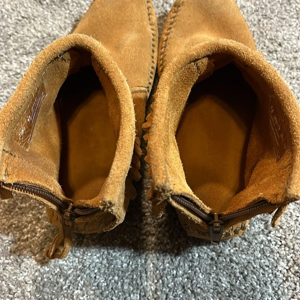 Minnetonka Moccasin Little Kid Suede Fringed Booties